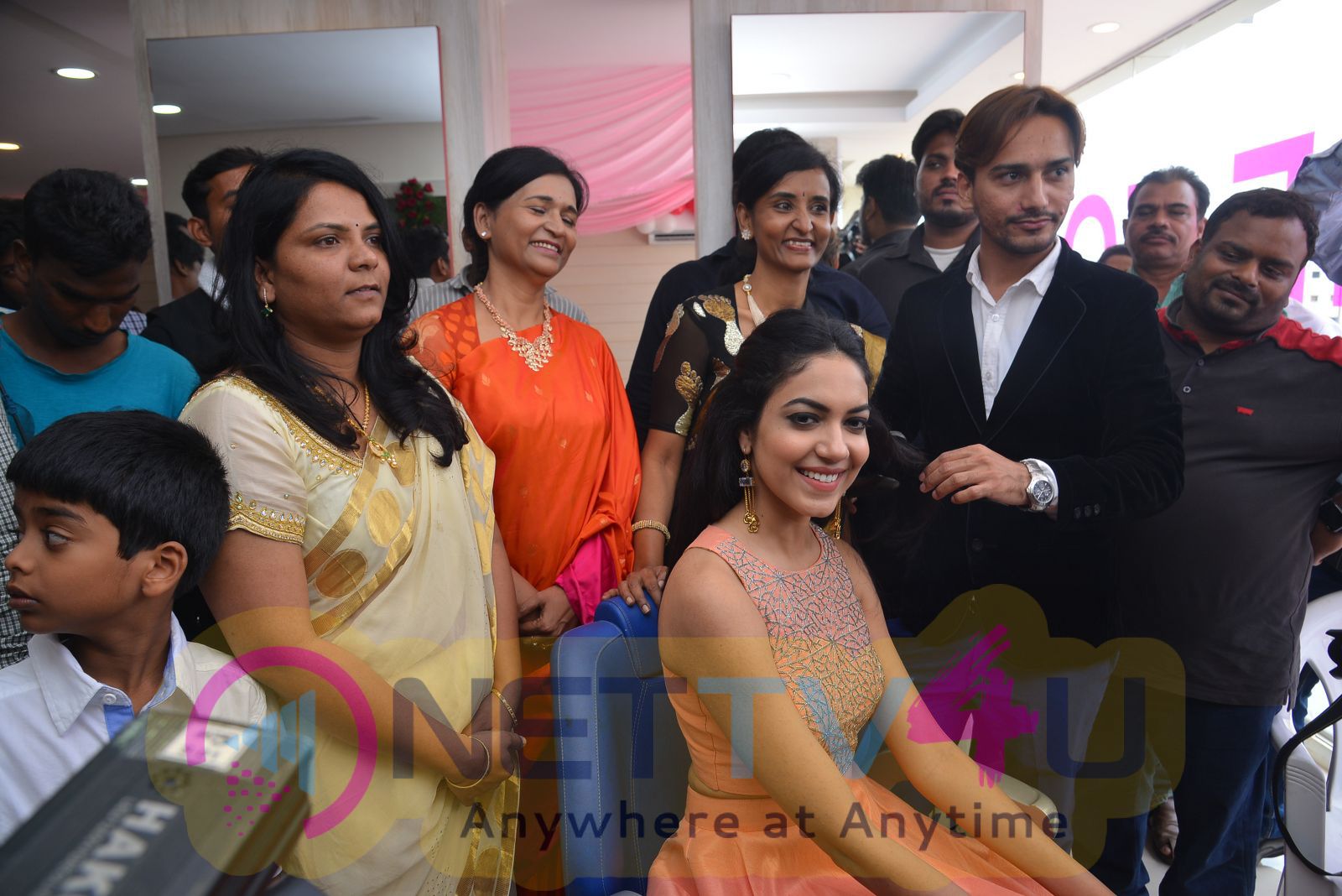 Actress Ritu Varma Launches Anoos Franchise Salon & Clinic At Madinaguda Stills Telugu Gallery