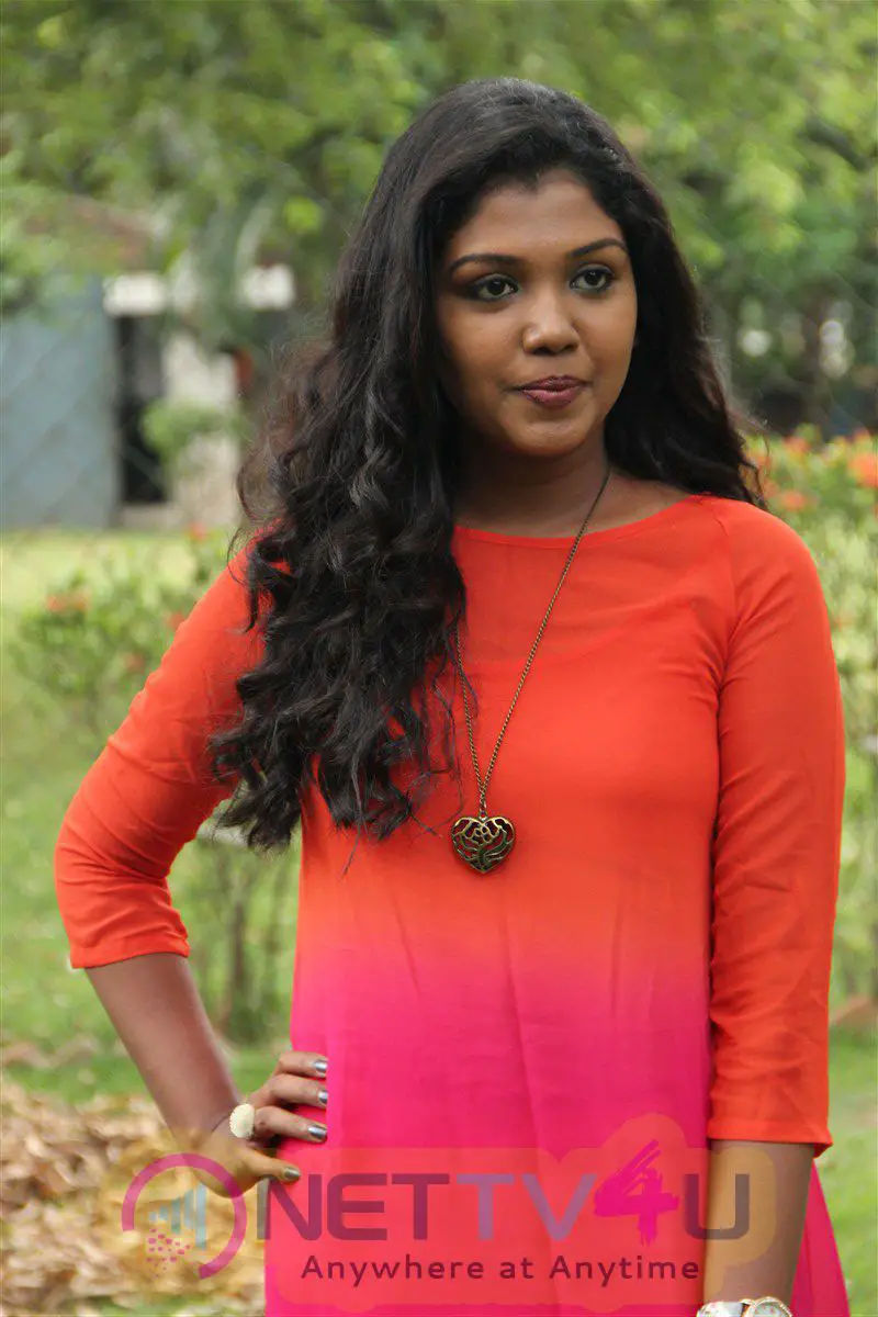 Actress Rythvika Latest Glamour Stills Tamil Gallery