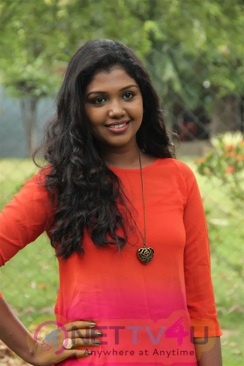 Actress Rythvika Latest Glamour Stills Tamil Gallery