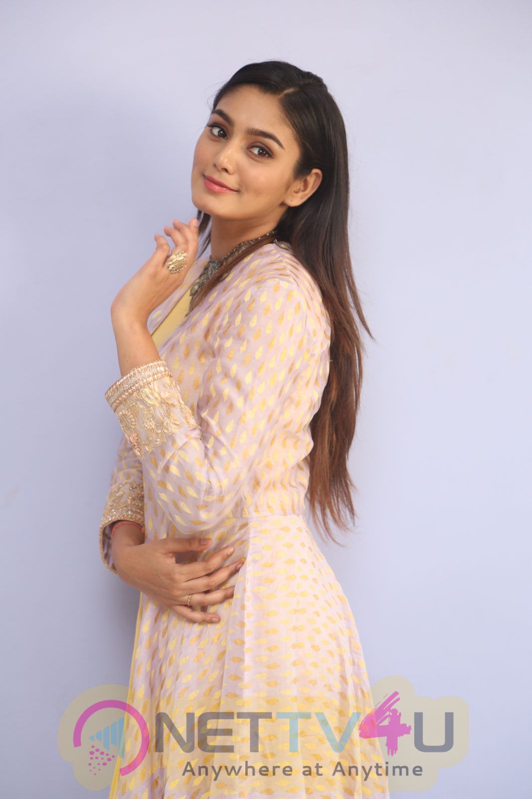 Actress Sana Maqbool At Mama O Chandamama Movie Press Meet Photos Telugu Gallery