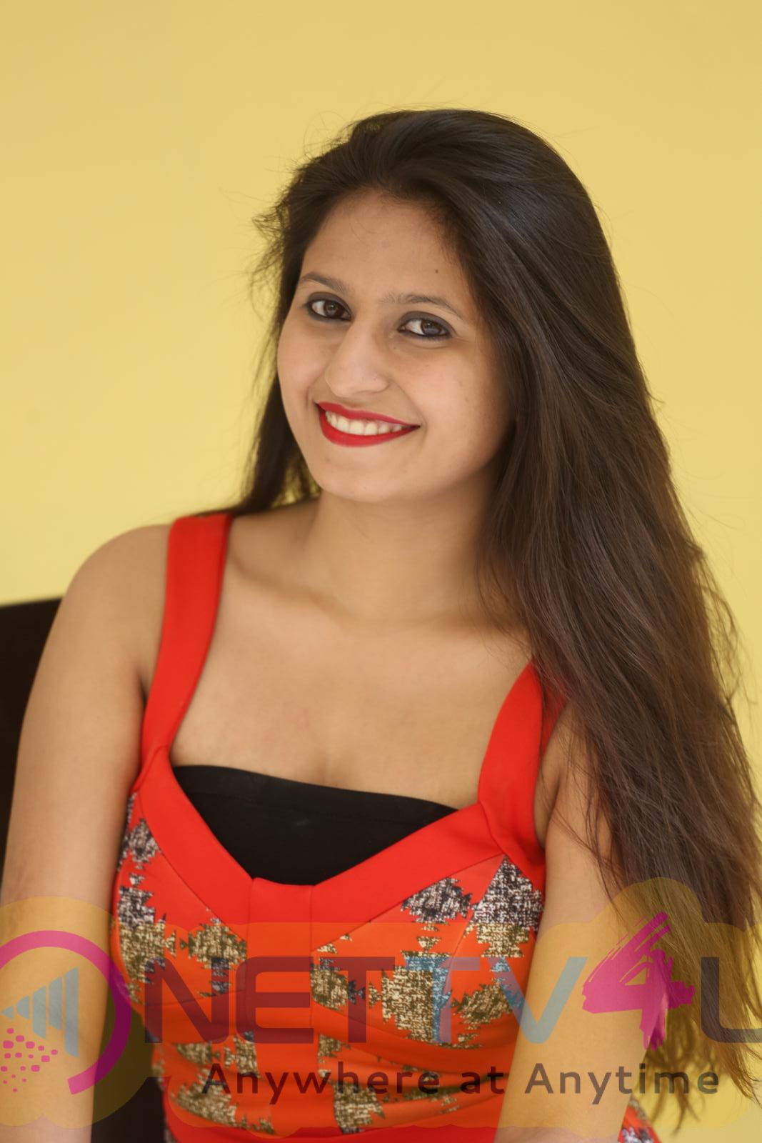 Actress Shaheena Latest Glamour Stills Telugu Gallery