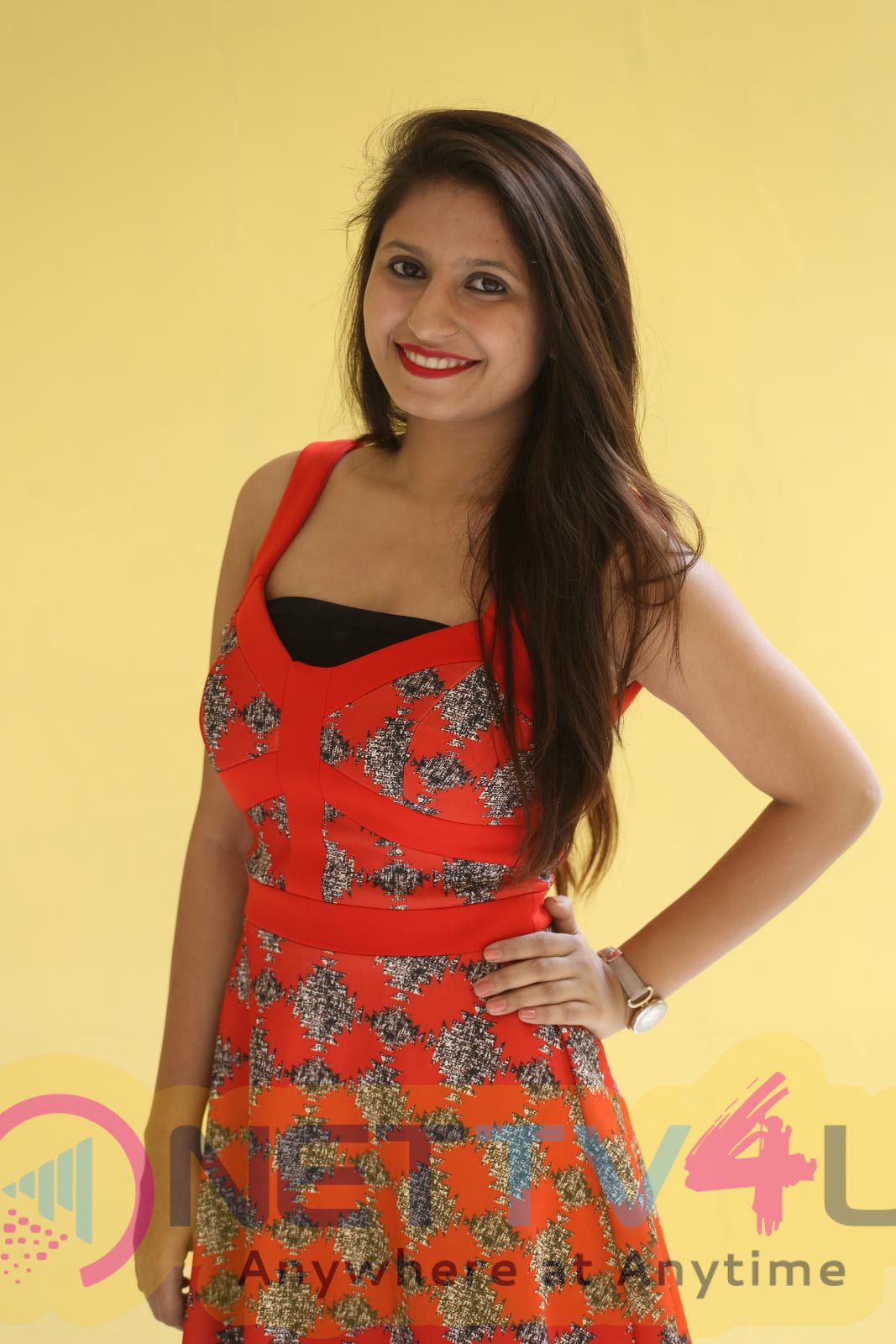 Actress Shaheena Latest Glamour Stills Telugu Gallery