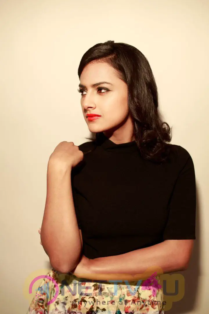 Actress Shraddha Srinath  Exclusive Photos Is Paired Opposite Actor Nivin Pauly  Tamil Gallery