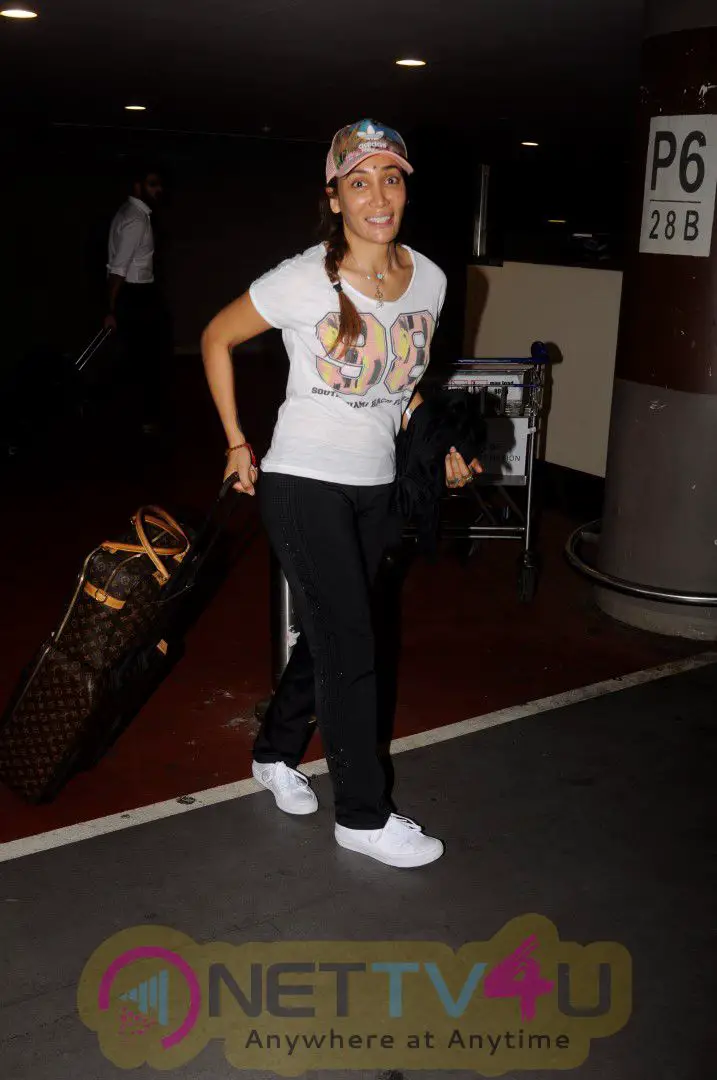 Actress Sofia Hayat Spotted At Airport Pics Hindi Gallery