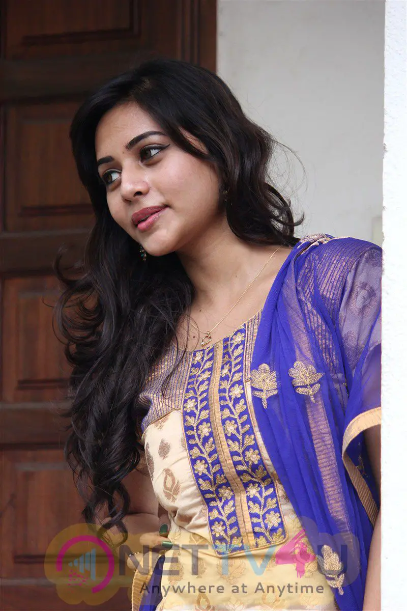 Actress Suza Kumar Fascinating Photos Tamil Gallery