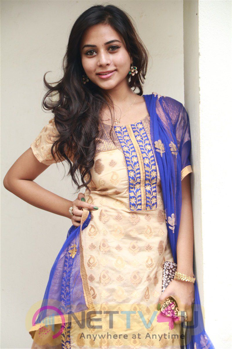 Actress Suza Kumar Fascinating Photos Tamil Gallery