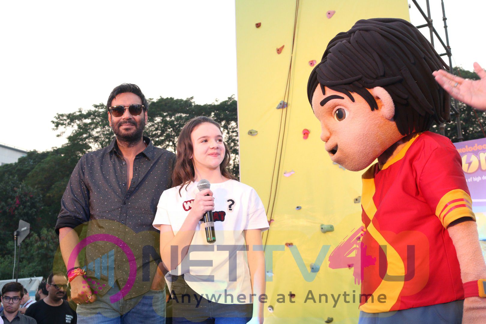 Ajay Devgan And Shiva The Superhero From Popular Television Series On Sonic  Waptubes Stills | 391255 | Movie Press Meet Pics | Latest Event Images &  Stills