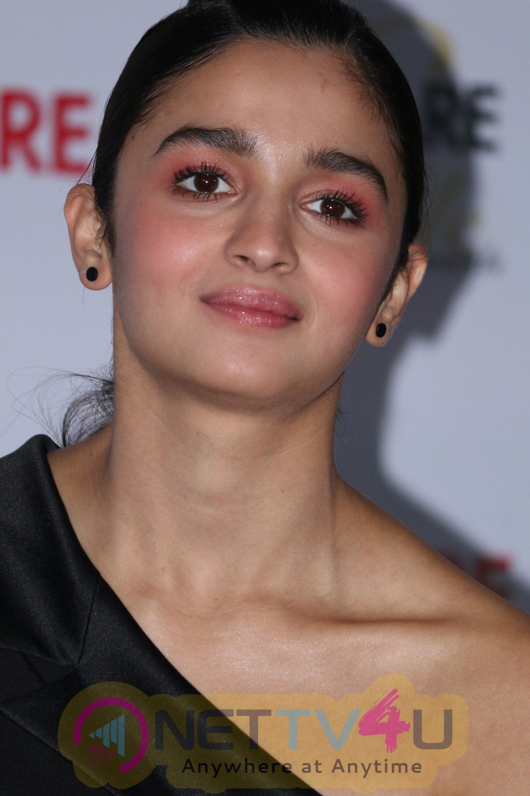 Alia Bhatt Unveils The Cover Of Filmfare Glamour And Style Magazine Photos Hindi Gallery