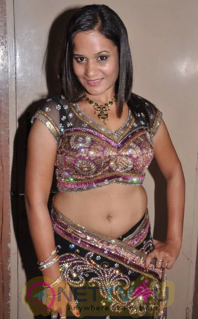 Ambika Latest Very Hot And Sexy Photos Tamil Gallery