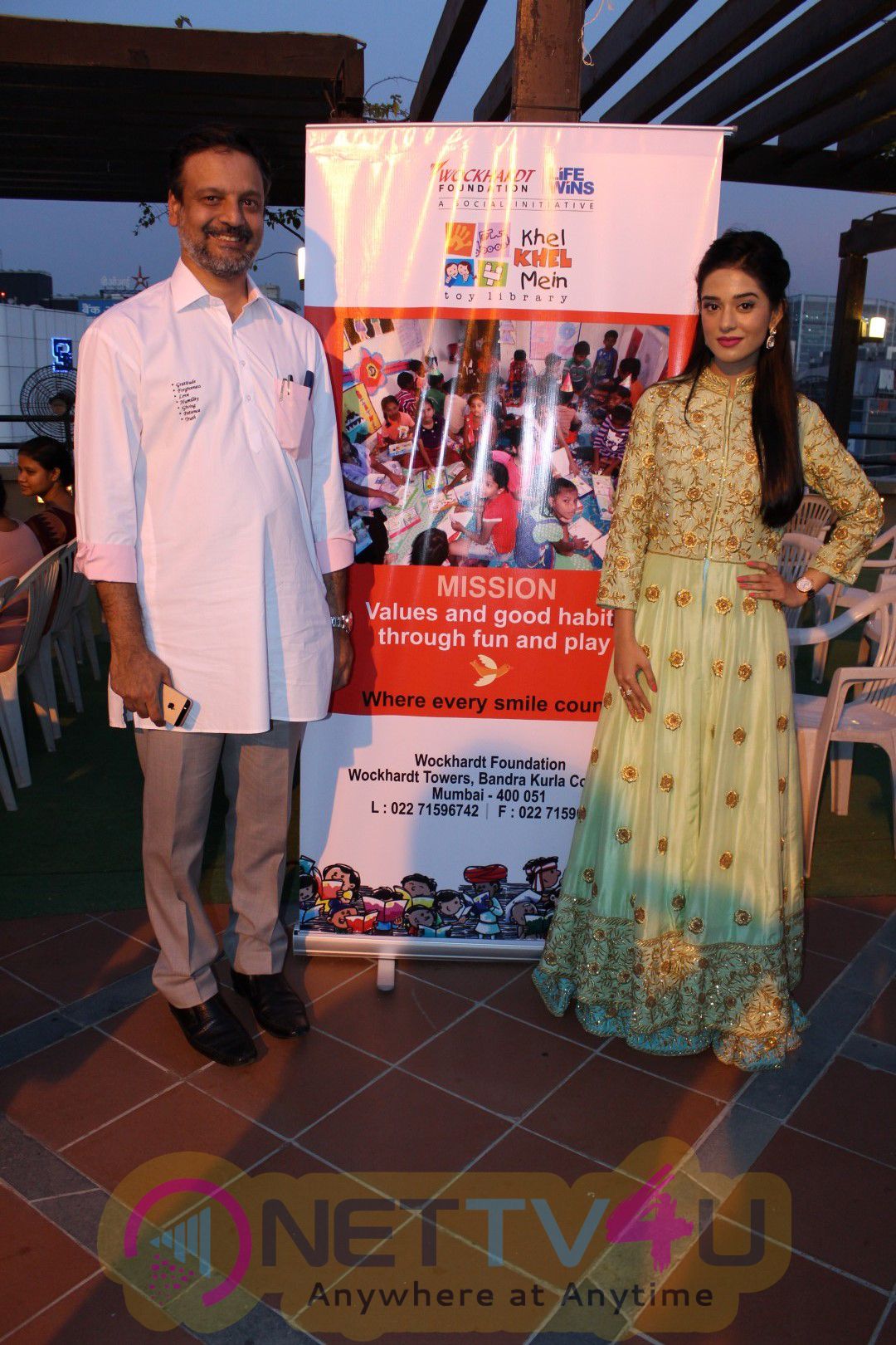 Amrita Rao Encourages Over 200 Underprivileged Children Pics Hindi Gallery