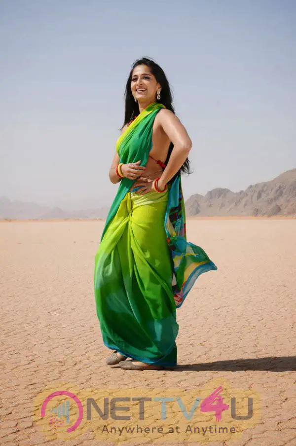 Anushka Shetty Hot Look In Green Saree Photos Tamil Gallery