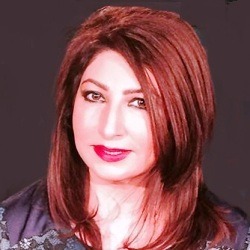 Hindi Anchor Aalia Rasheed