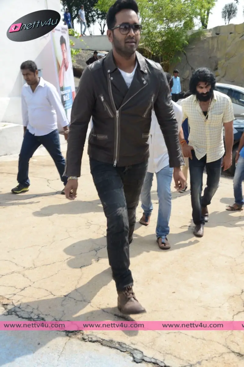 actor manchu vishnu new movie opening photos 20