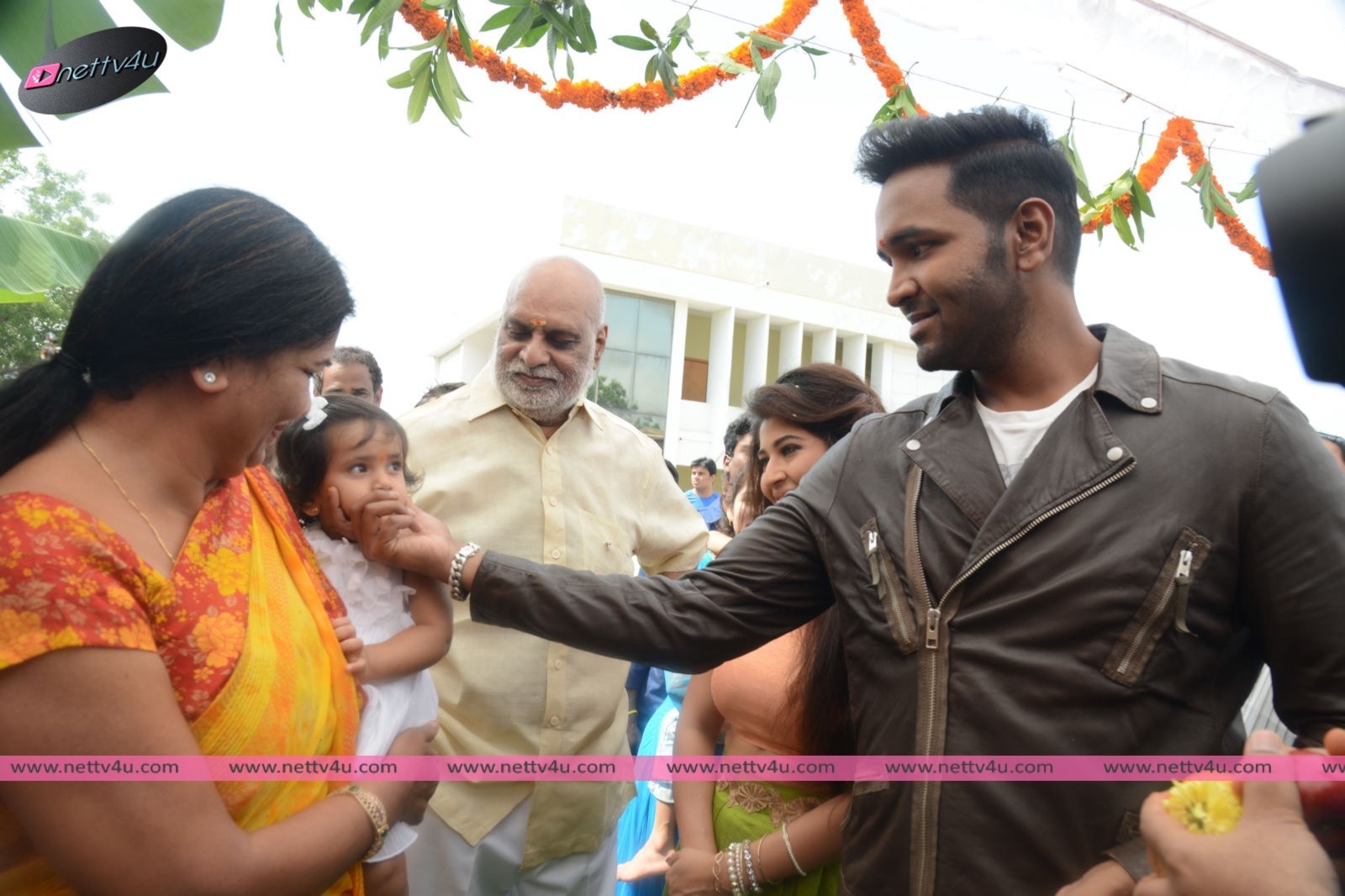 actor manchu vishnu new movie opening photos 25