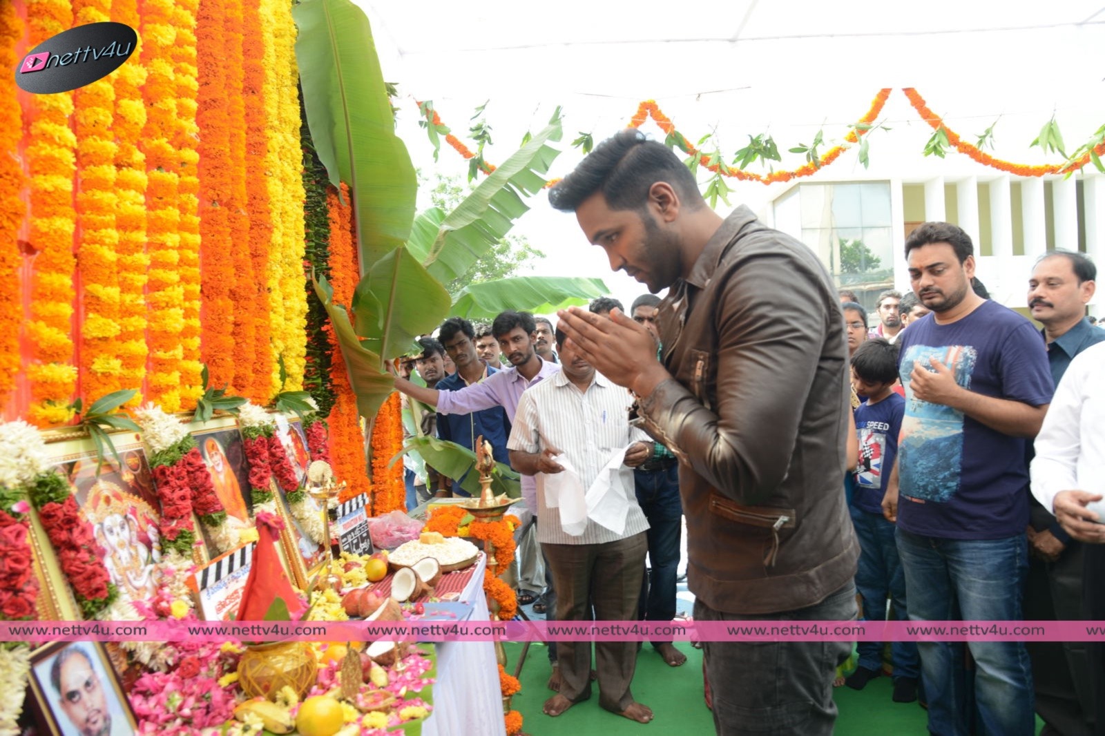 actor manchu vishnu new movie opening photos 75