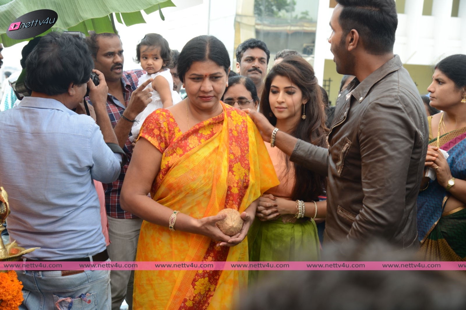 actor manchu vishnu new movie opening photos 82