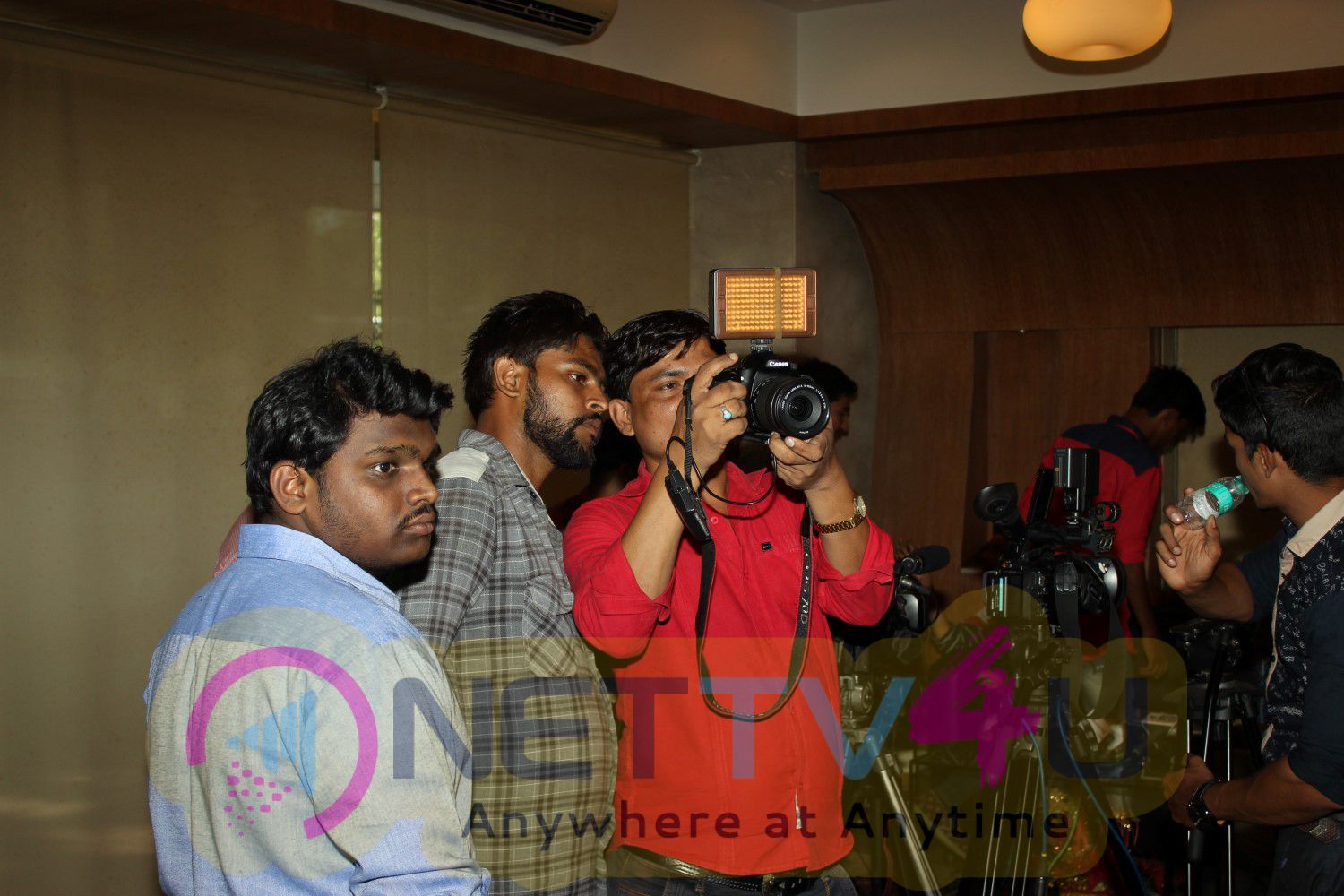 Actor Tusshar Kapoor Celebrates Holi With Media Stills Hindi Gallery