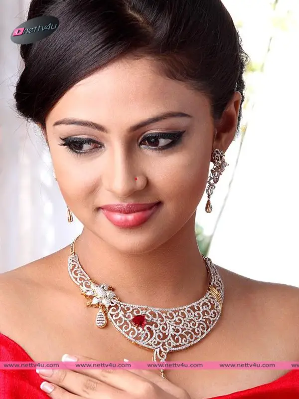 actress arunthathi nair 01