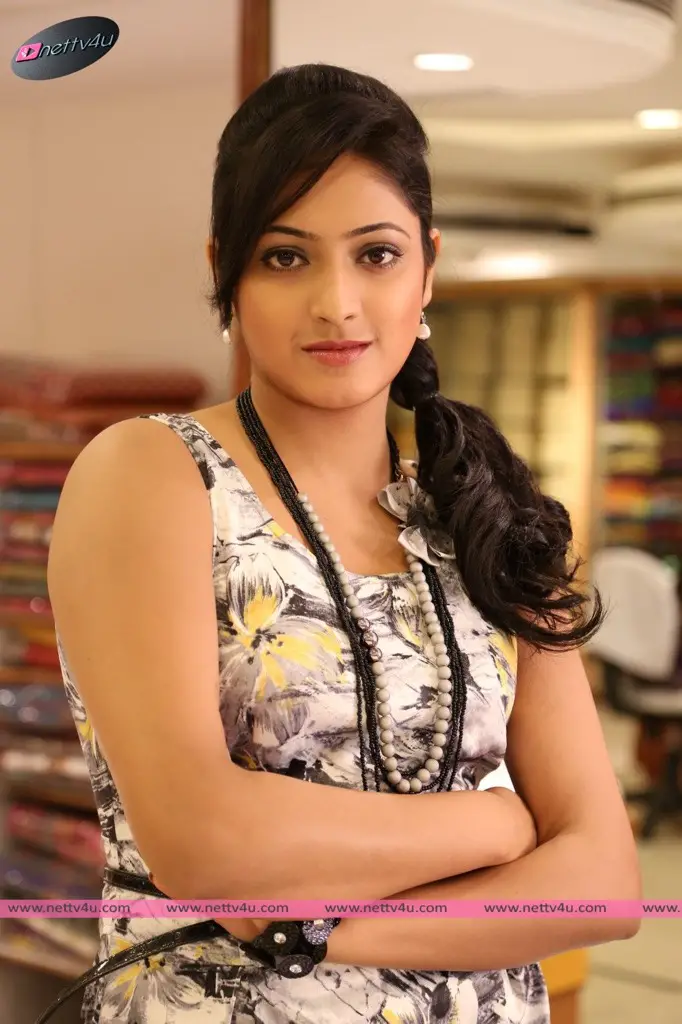 actress haripriya latest stills 22