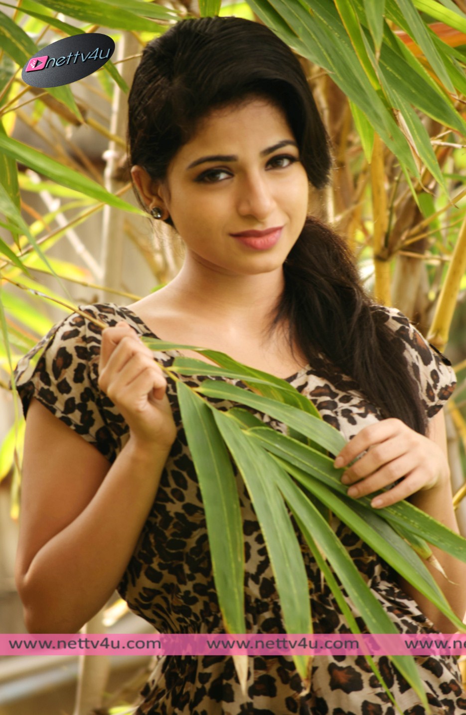 actress iswarya menon new photo shoot 05