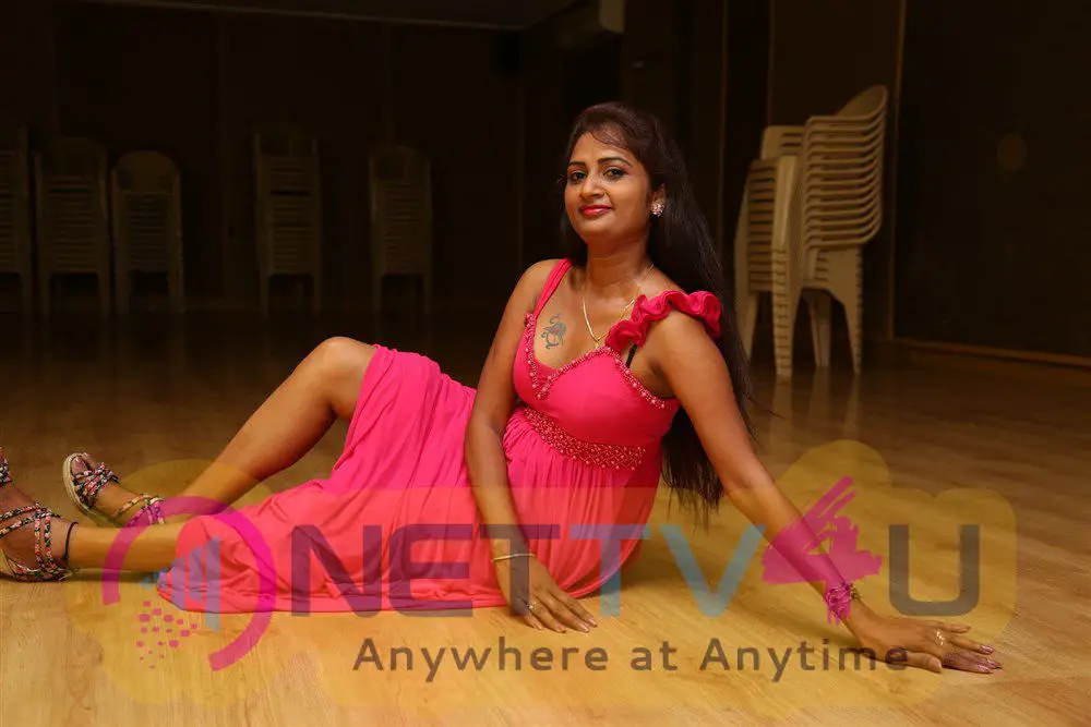 actress kaveri in pink dress photo gallery 16