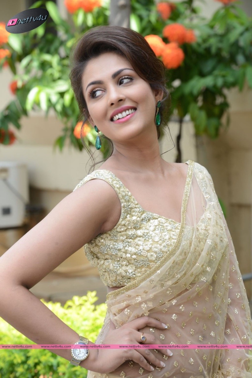 actress madhu shalini stills 56