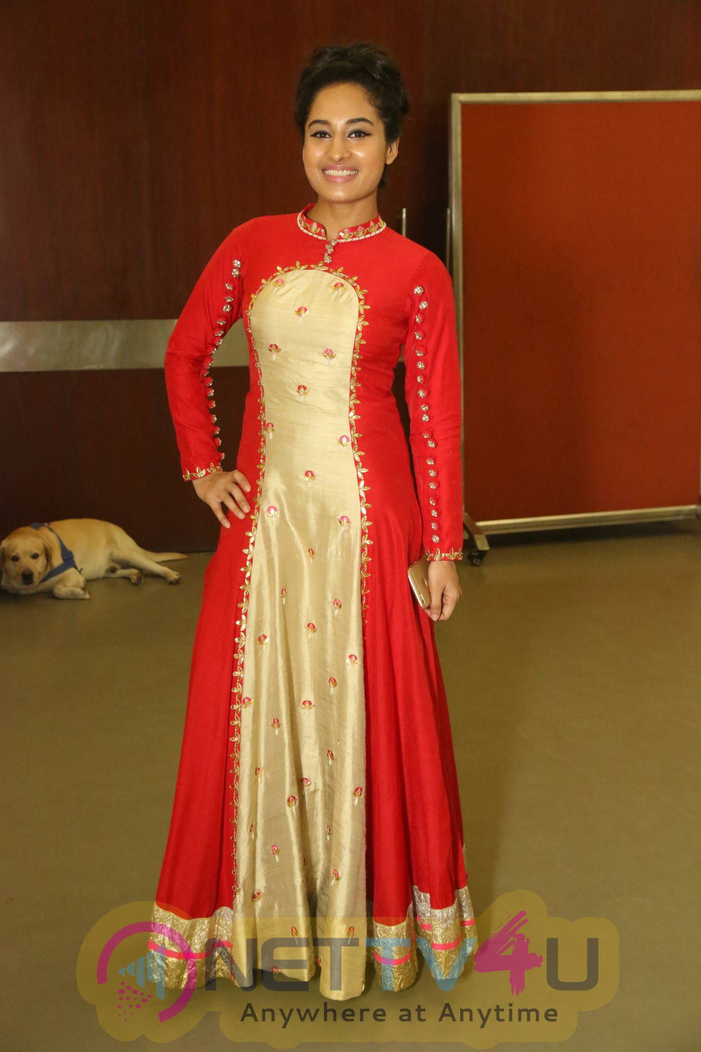 Actress Pooja New Photos And Latest Stills English Gallery