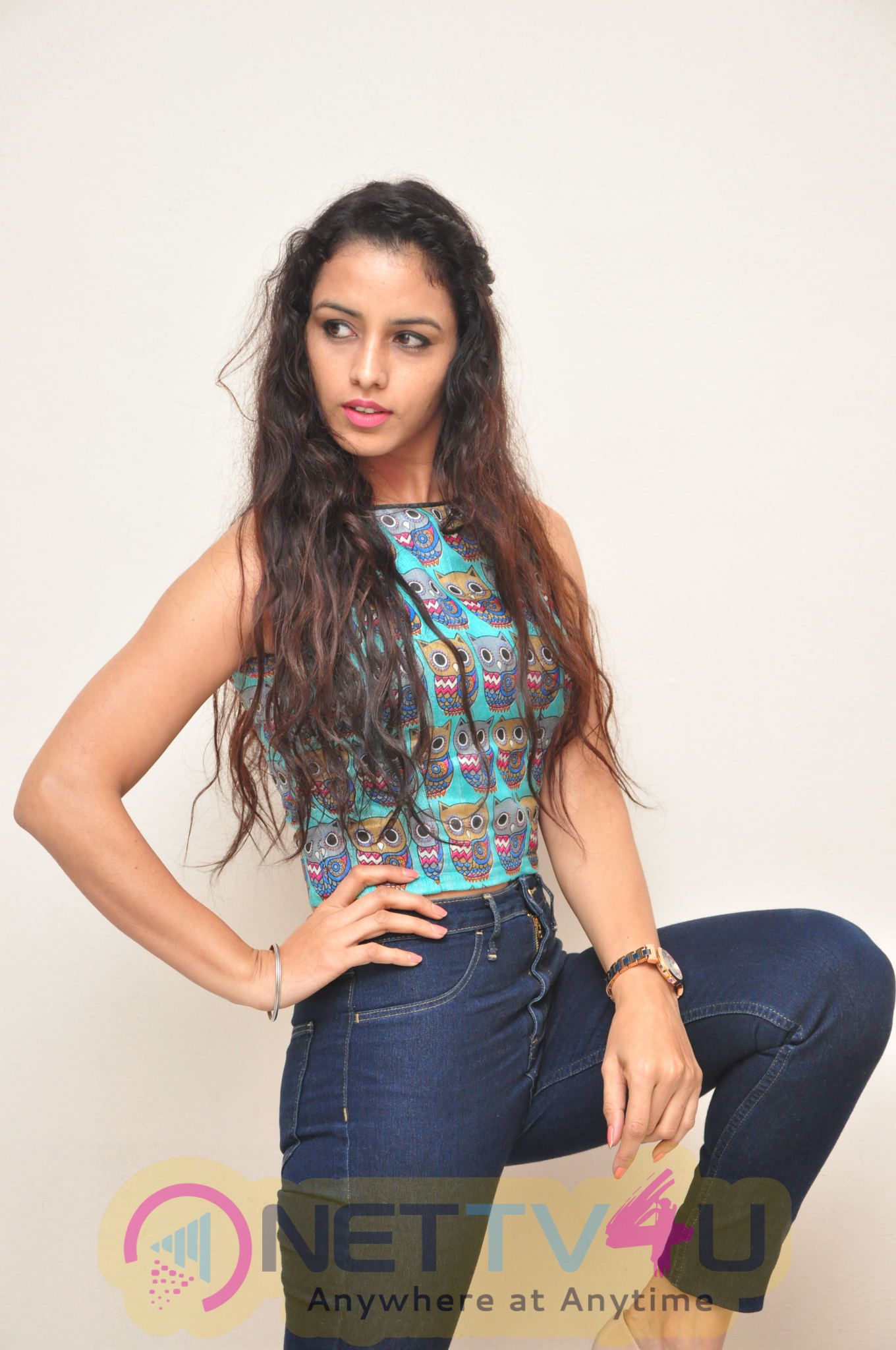 actress ravneet kaur new photos and stills 67