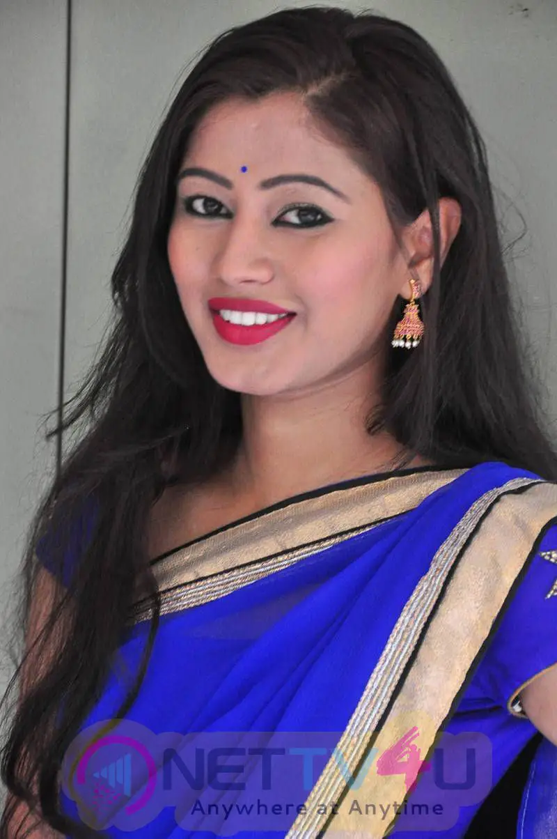 actress shanti priya in blue saree photo gallery 8