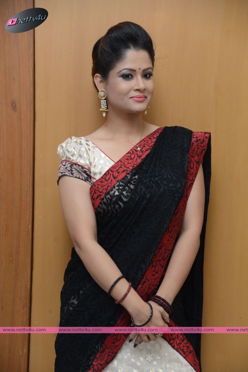 actress shilpa chakravarthy recent photos 49