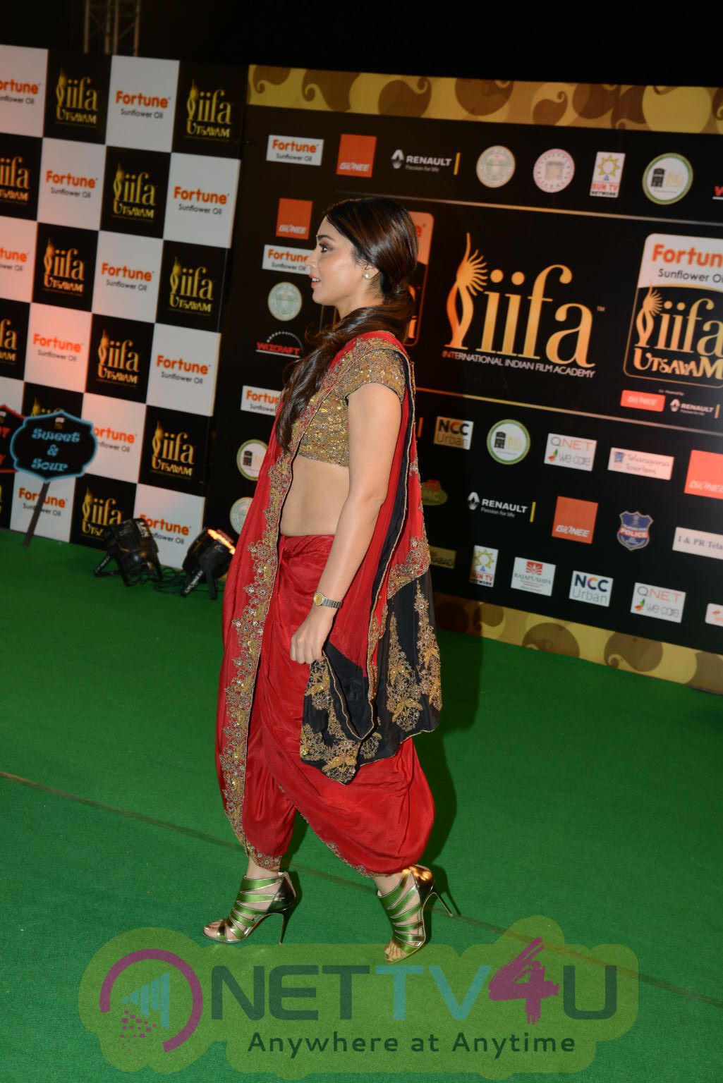 actress shriya saran exclusive images  40 iifa utsavam 18