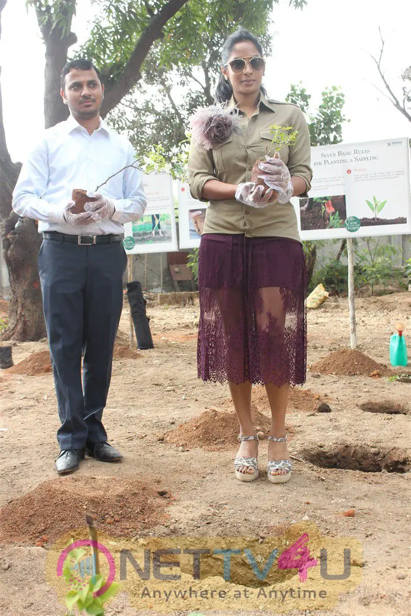 Actress Sriya Reddy The Green Plant Revolution Photos  Tamil Gallery