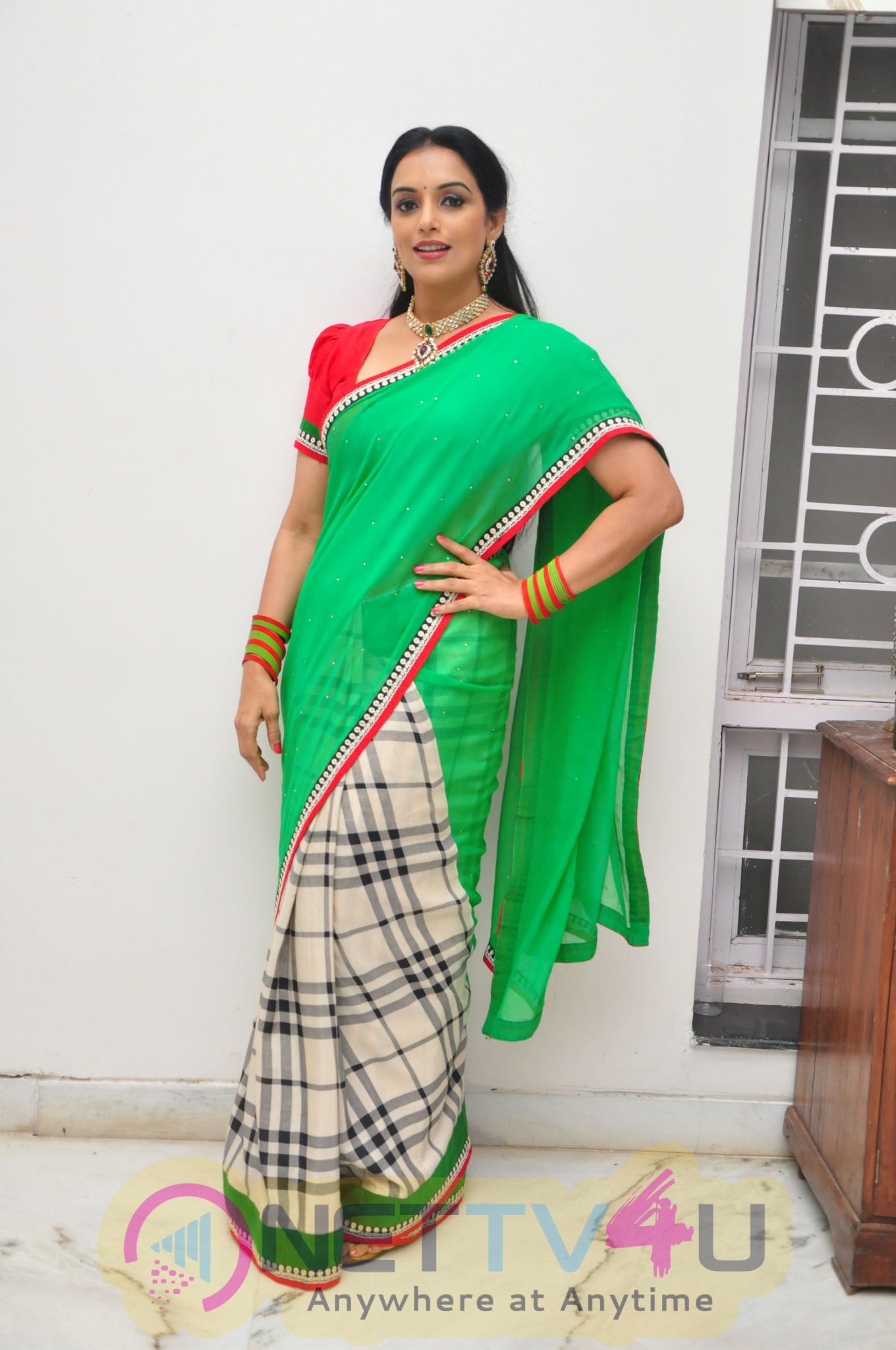 actress swetha menon latest stills 26