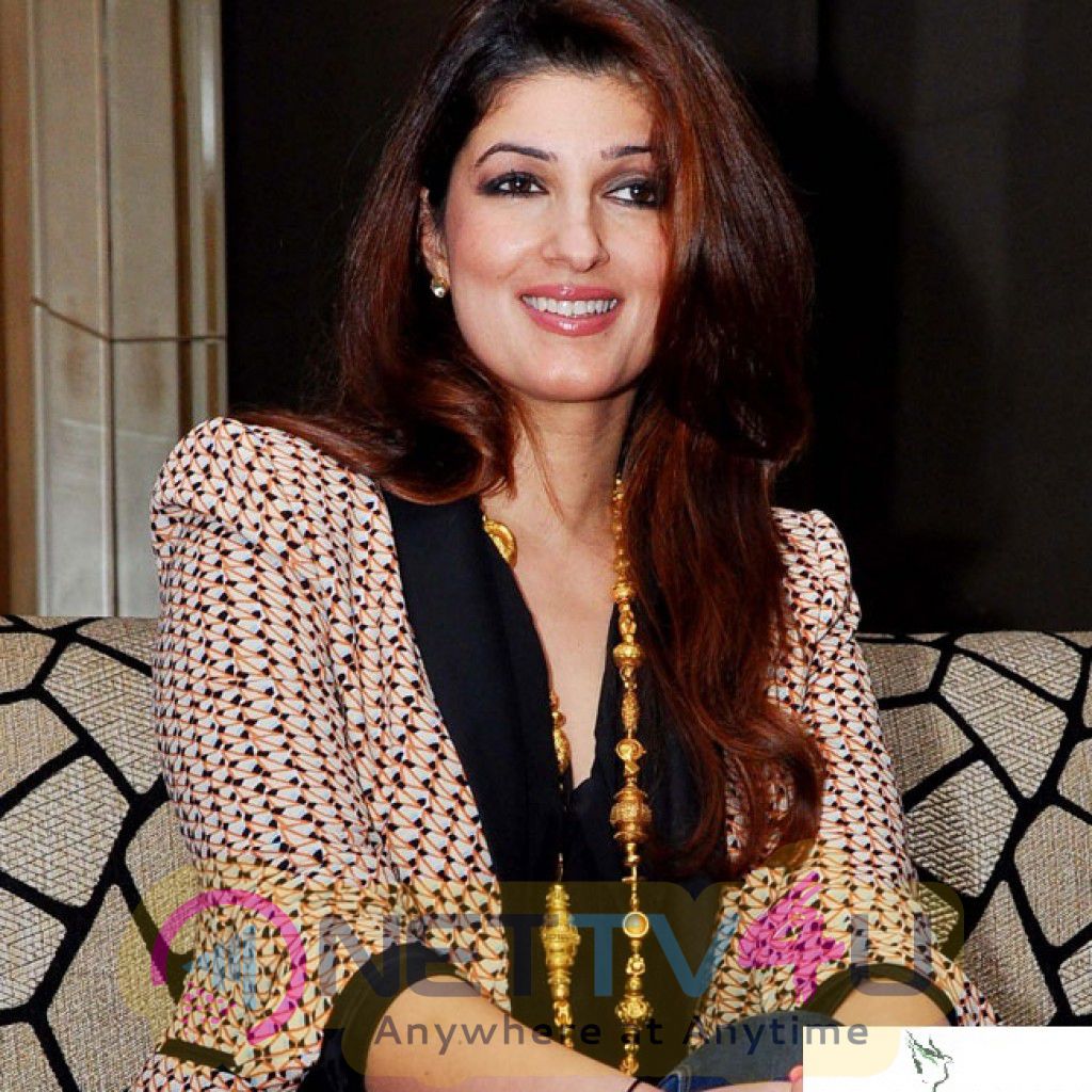 Actress Twinkle Khanna Latest Beautiful Photos Hindi Gallery