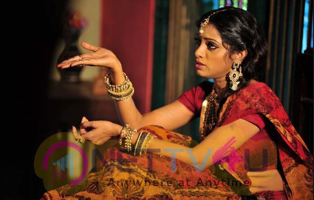 Actress Udaya Bhanu Latest Beauteous Stills Tamil Gallery