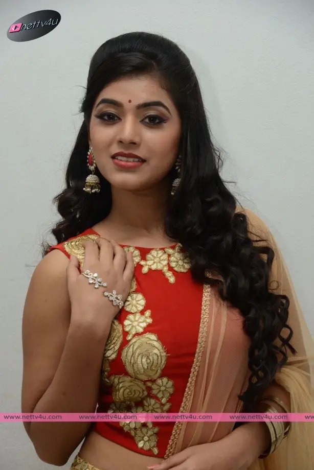 actress yamini bhaskar photos 04