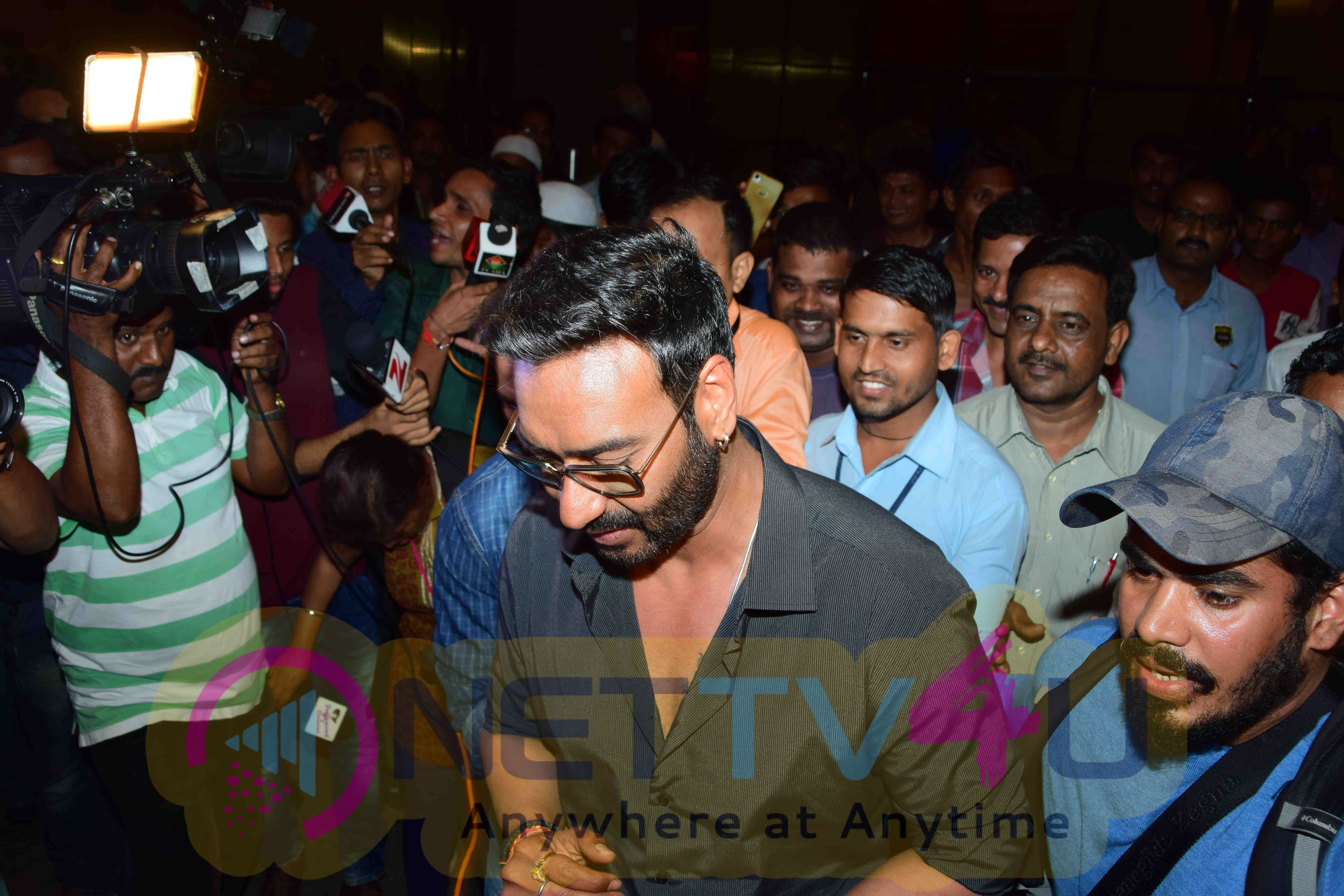 Ajay Devgn Snapped At Mumbai International Airport After Receiving Padma Shri Award Stills Hindi Gallery
