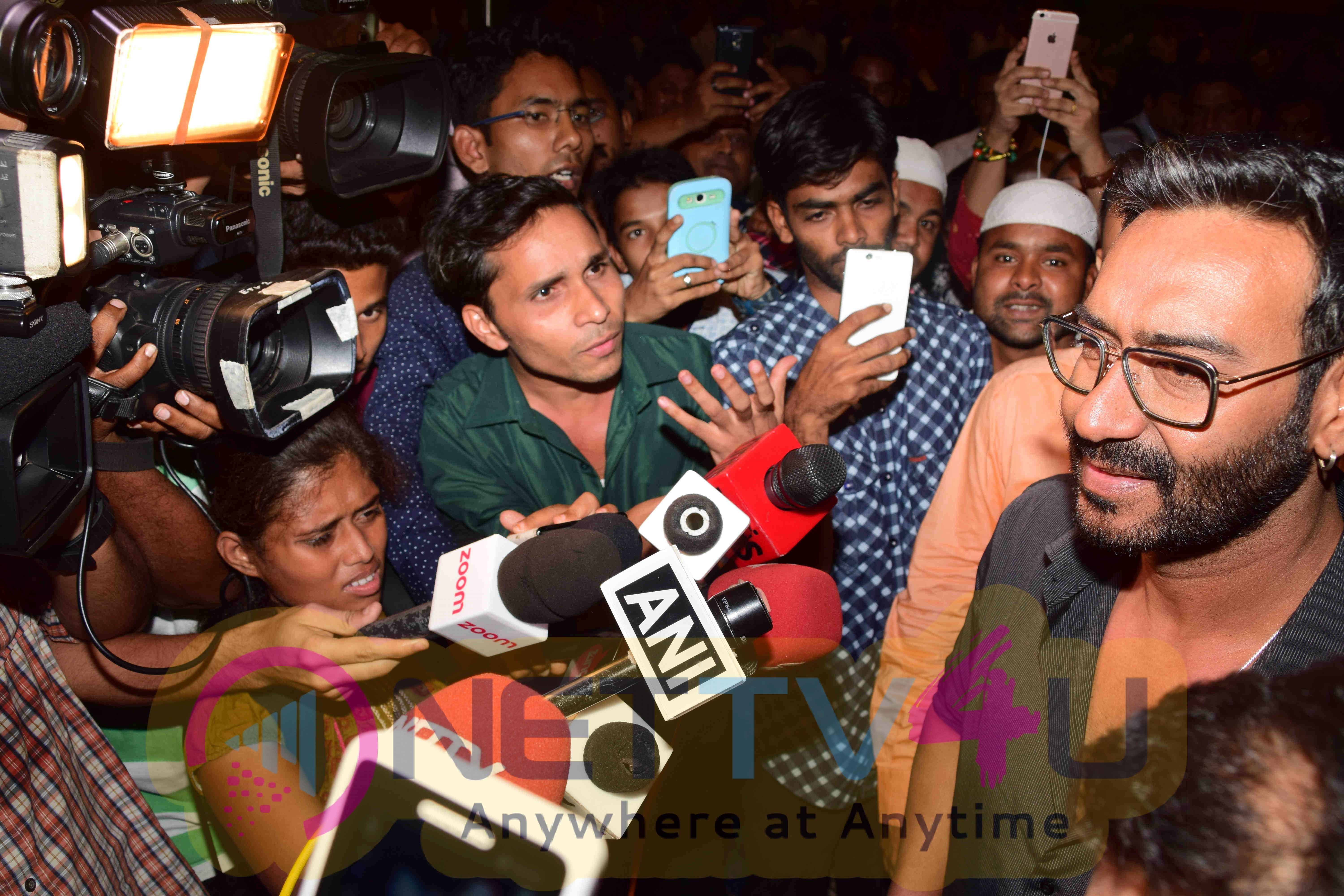 Ajay Devgn Snapped At Mumbai International Airport After Receiving Padma Shri Award Stills Hindi Gallery