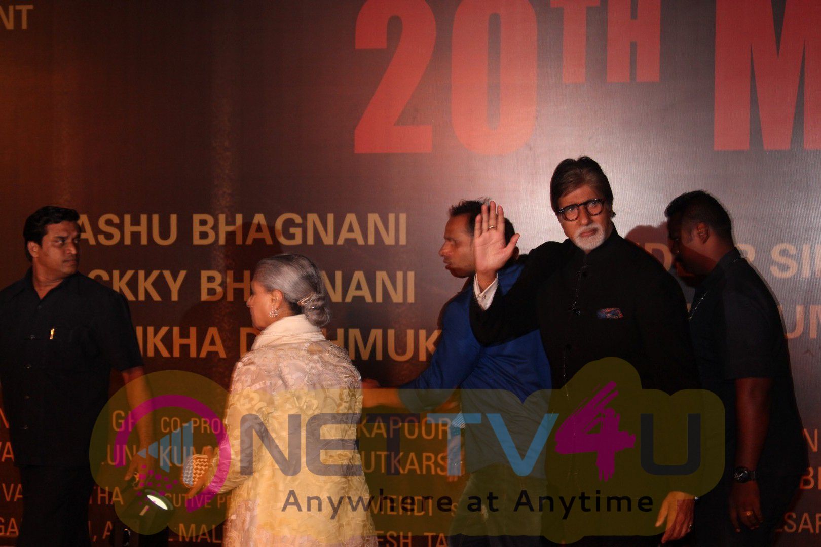 Amitabh Bachchan, Aishwarya Rai Bachchan & Many Celebs At Red Carpet Of Film Sarabjit Attractive Stills Hindi Gallery