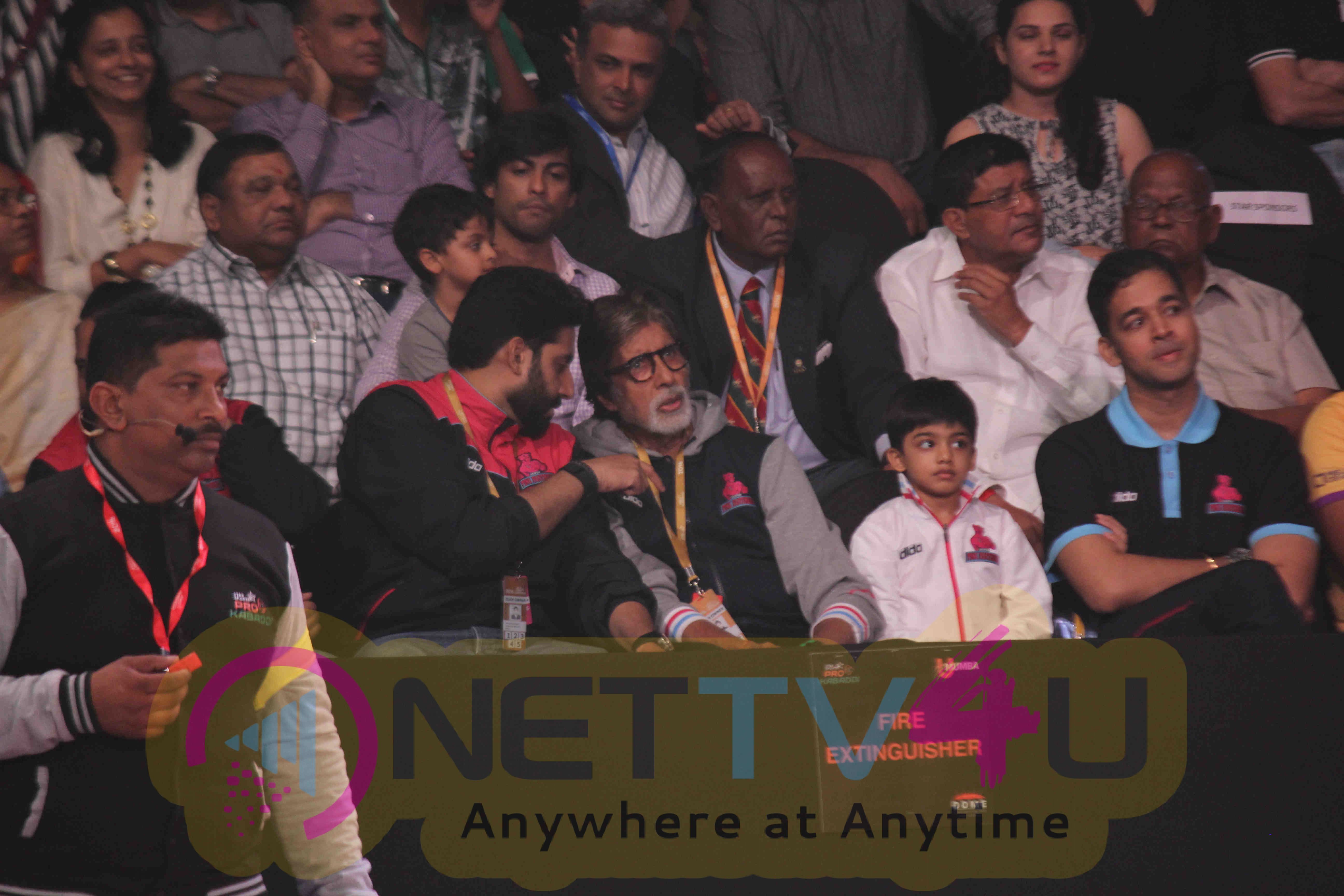 Amitabh Bachchan And Abhishek Bachchan At U Mumbai Vs Jaipur Pink Panthers PKL Match Photo Gallery Hindi Gallery