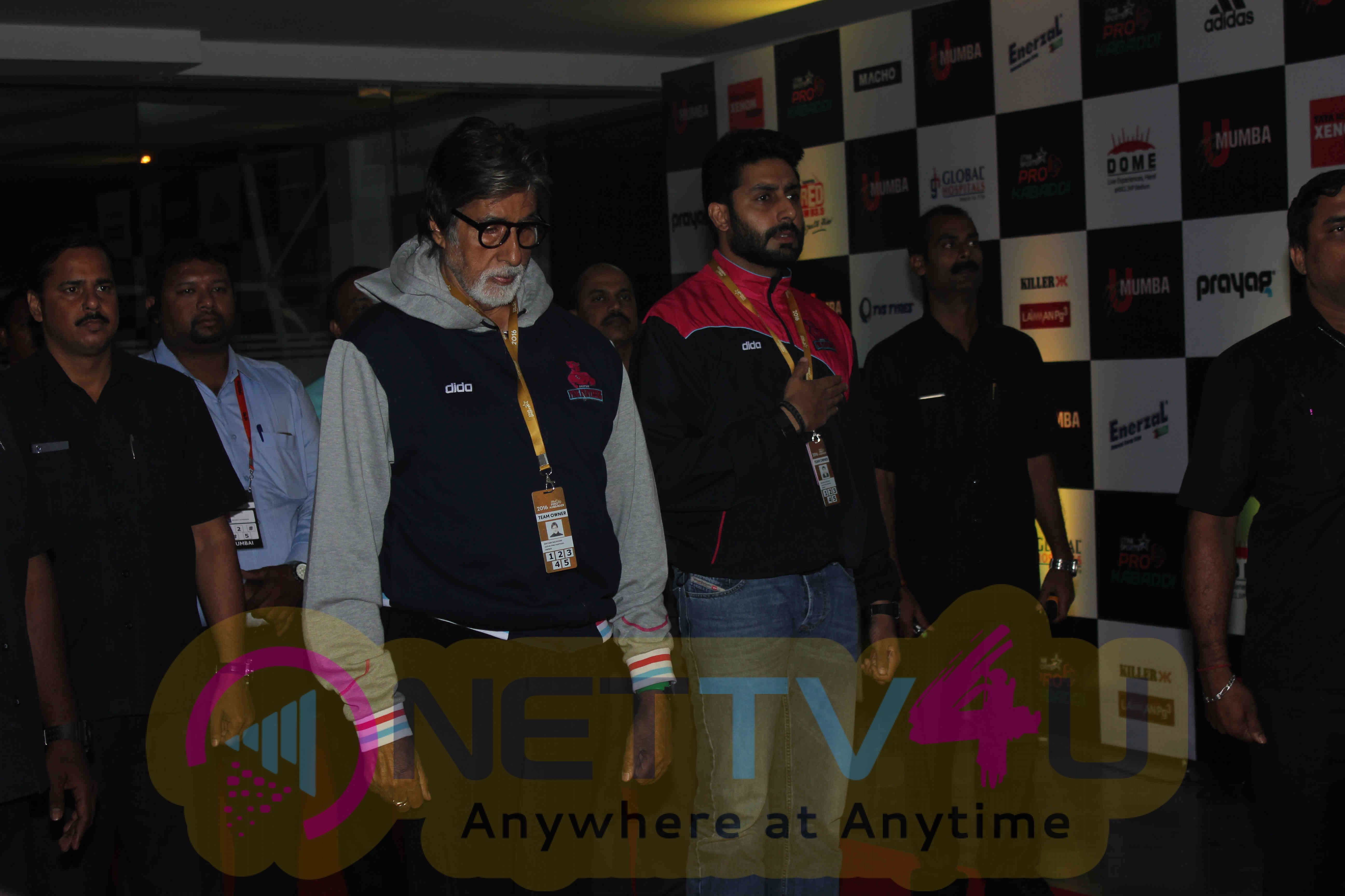Amitabh Bachchan And Abhishek Bachchan At U Mumbai Vs Jaipur Pink Panthers PKL Match Photo Gallery Hindi Gallery