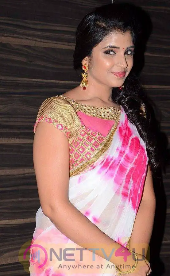 anchor shyamala stills at jyothi lakshmi movie audio launch 23