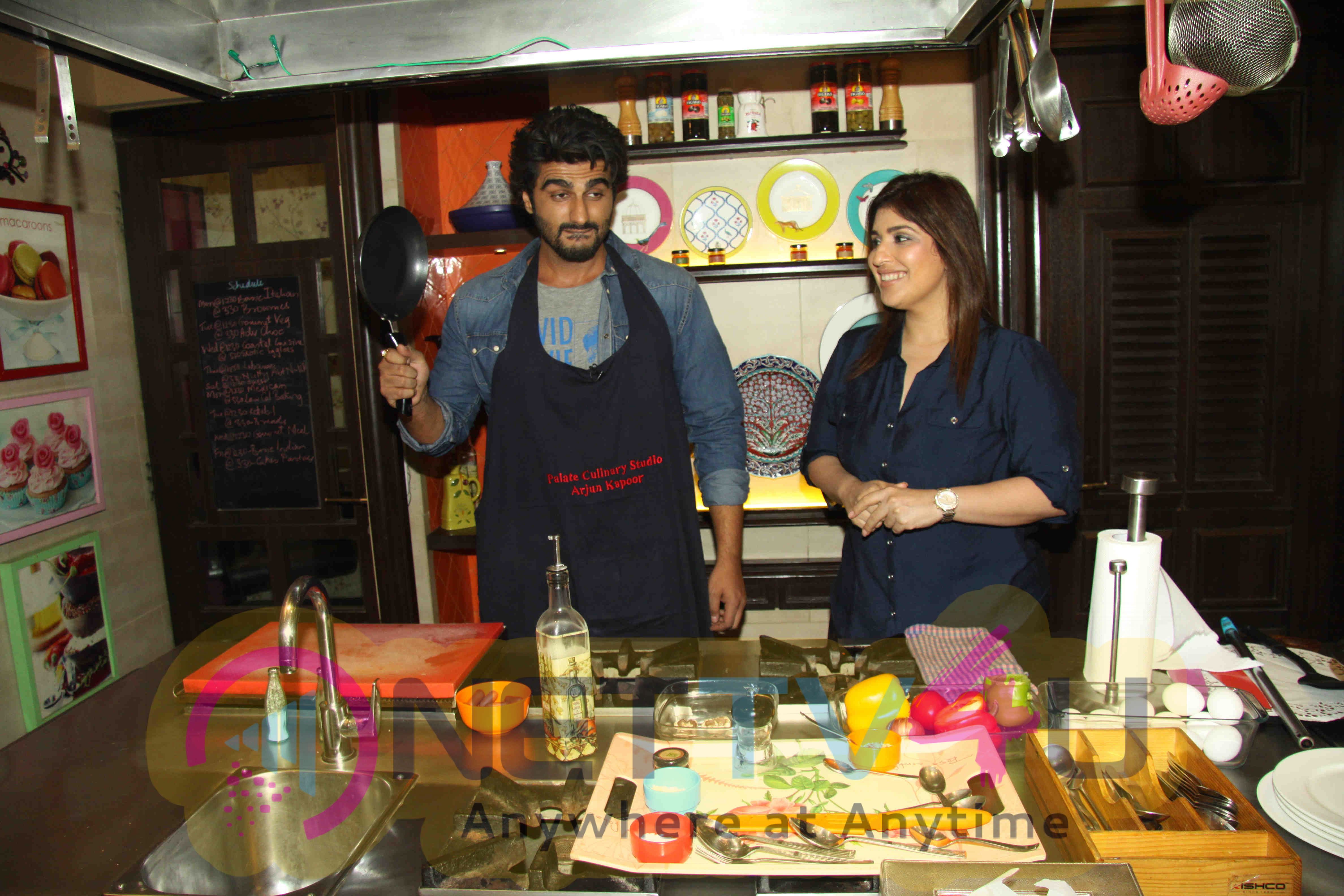 Arjun Kapoor Cooking Session For Ki & Ka Promotions Stills Hindi Gallery