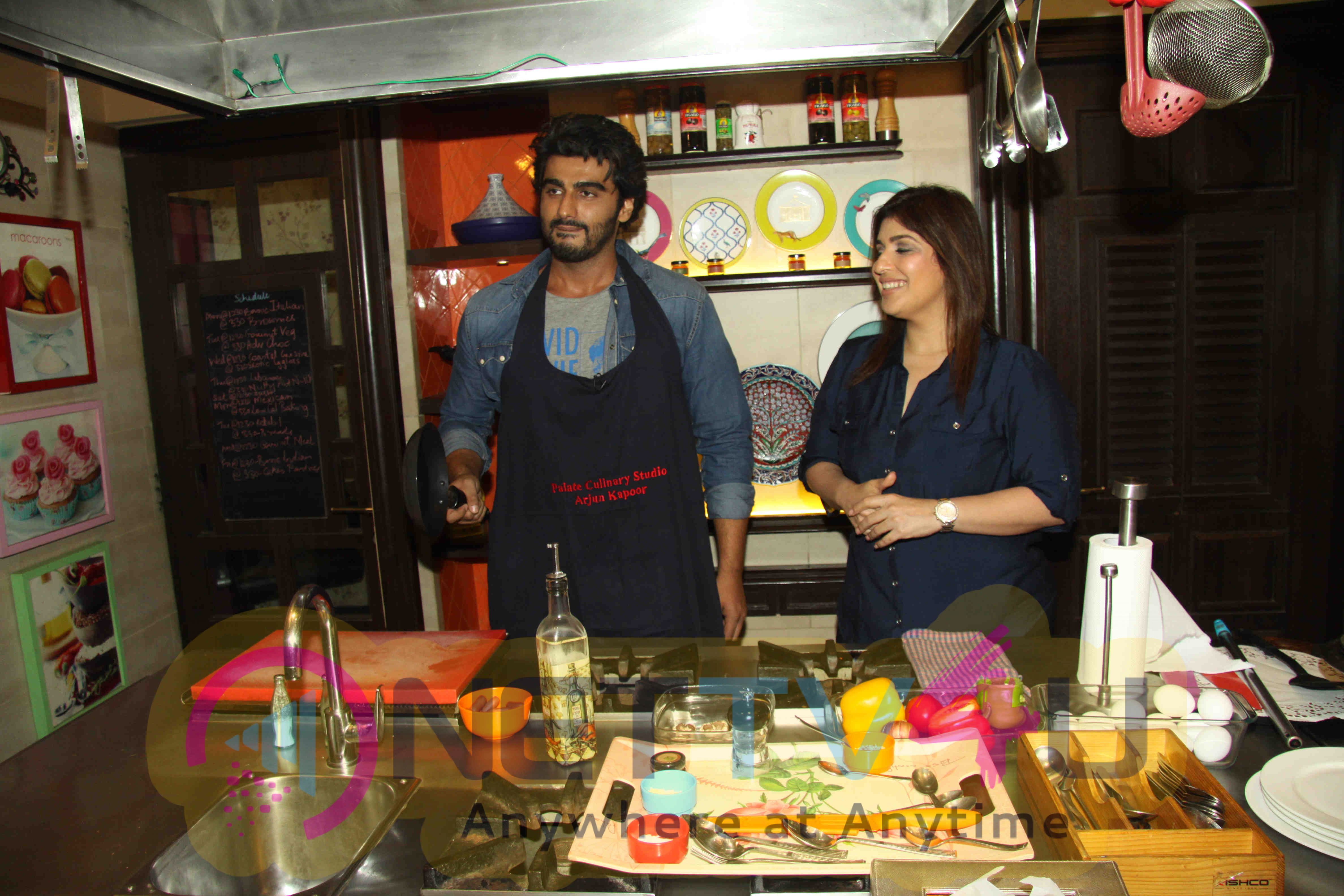 Arjun Kapoor Cooking Session For Ki & Ka Promotions Stills Hindi Gallery