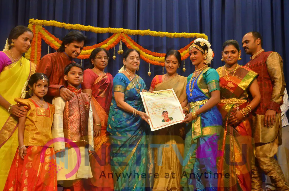Bharathanatya Award Of Thrinethra Gowri Shankar Beautiful Images Tamil Gallery