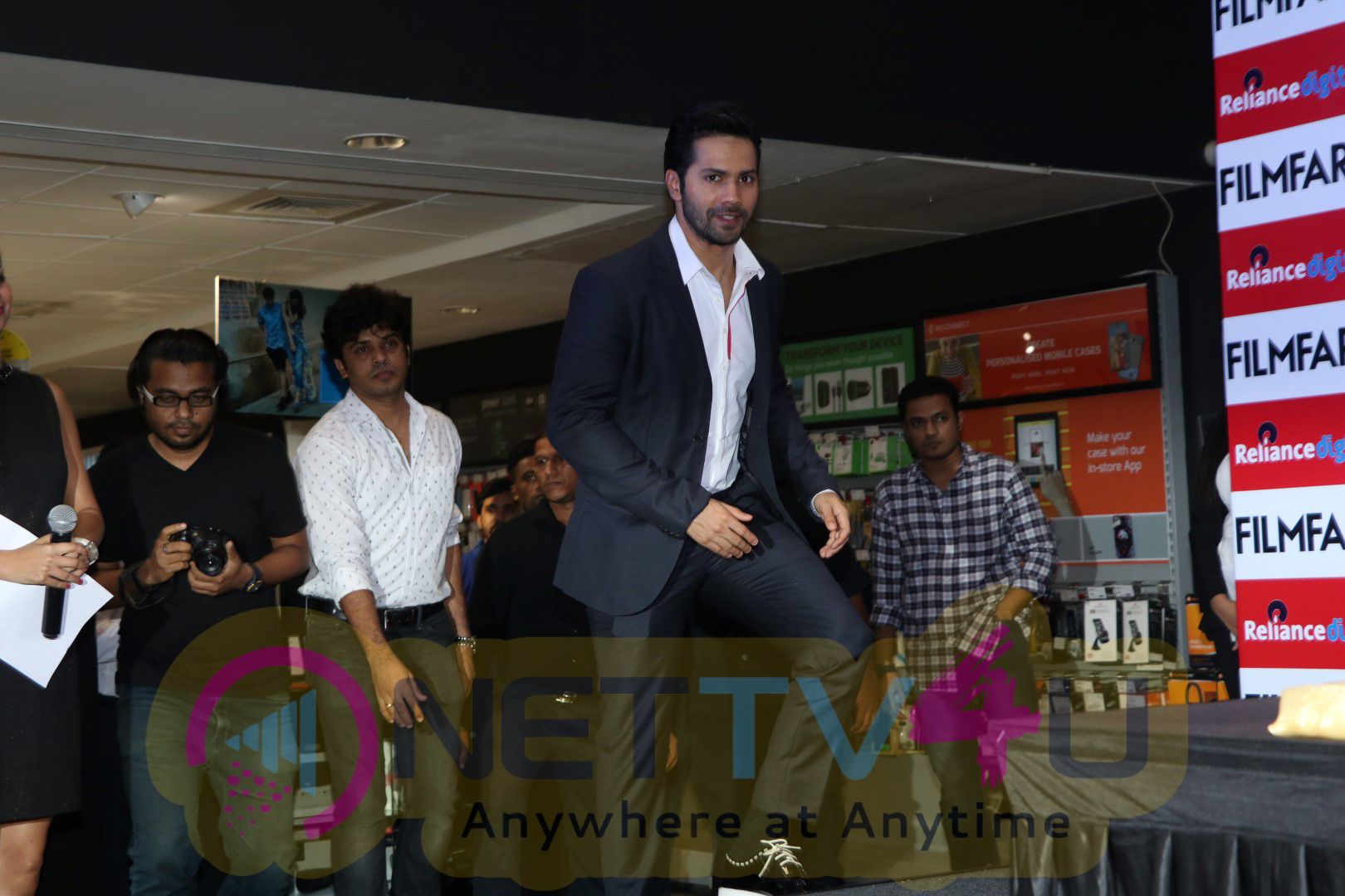 Bollywood Actor Varun Dhawan Launches Filmfare August 2016 Cover Issue Photos Hindi Gallery