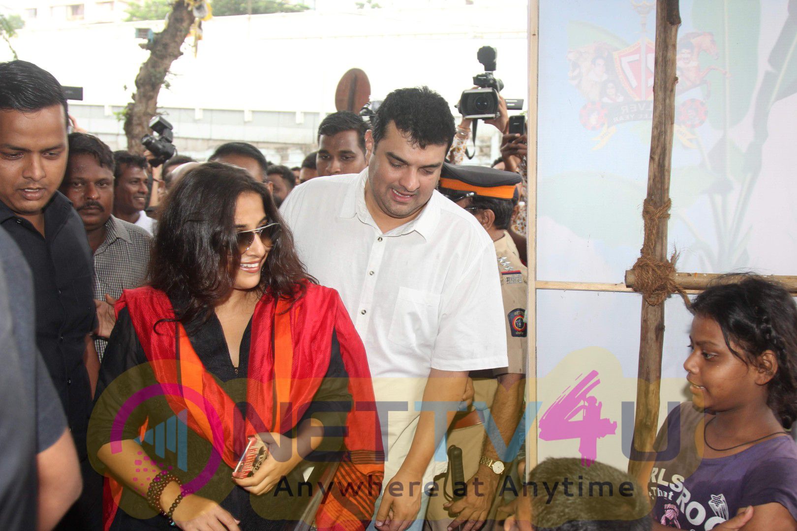 Bollywood Actress Vidya Balan And Her Husband Siddharth Roy Kapur Watch Rajinikanth's Kabali Movie Photos Hindi Gallery