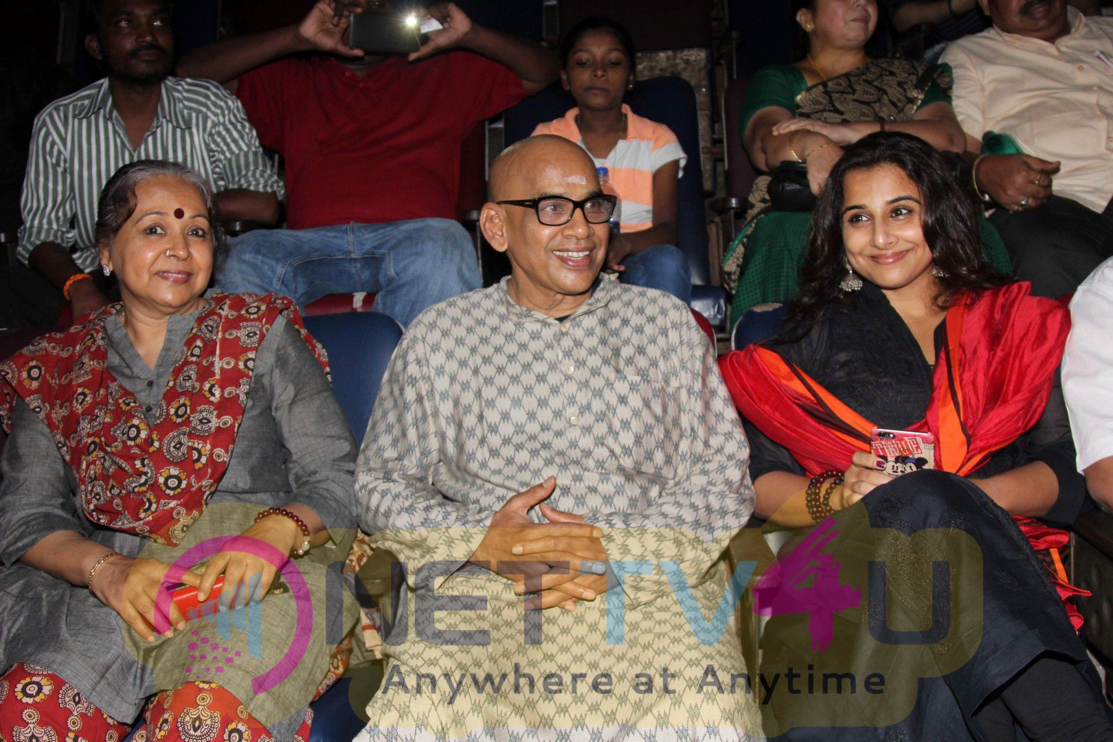 Bollywood Actress Vidya Balan And Her Husband Siddharth Roy Kapur Watch Rajinikanth's Kabali Movie Photos Hindi Gallery
