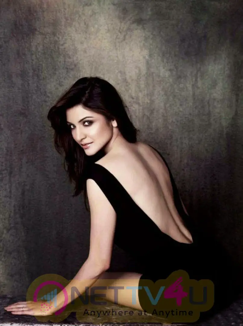 Bollywood Cute Actress Anushka Sharma Glamorous Photoshoot Hindi Gallery