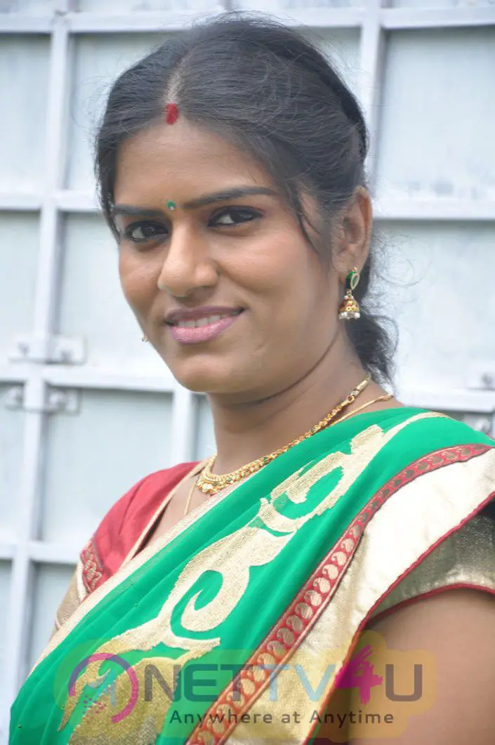 Bhavana Telugu Serial Actress Latest Photos In Saree Stills Telugu Gallery